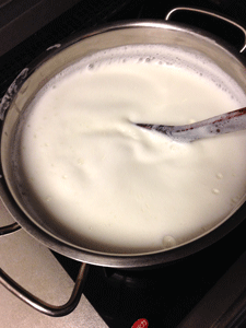 サグパニール01牛乳を温める.gif